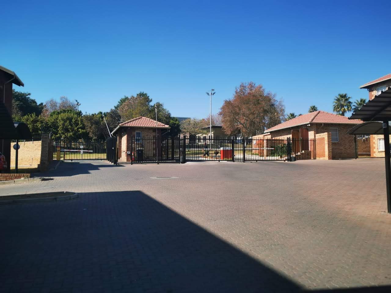 The access-control gate and gatehouse at the entrance to Fountain View